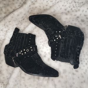 YRU Laso Velvet Boot